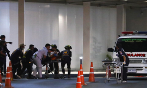 Binh sĩ Thái Lan xả súng: Cảnh sát bị bắn chết, bác sĩ tại hiện trường trúng đạn 